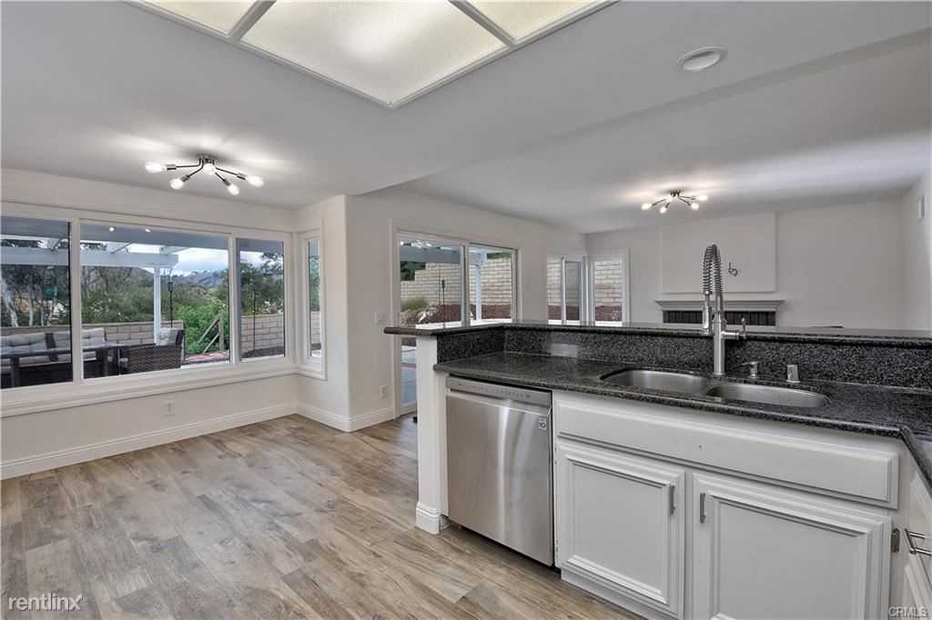 29922 Imperial Dr - Photo 3 of 37