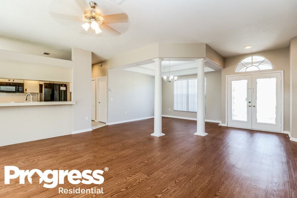 8712 Cypress Lakes Blvd - Photo 3 of 15