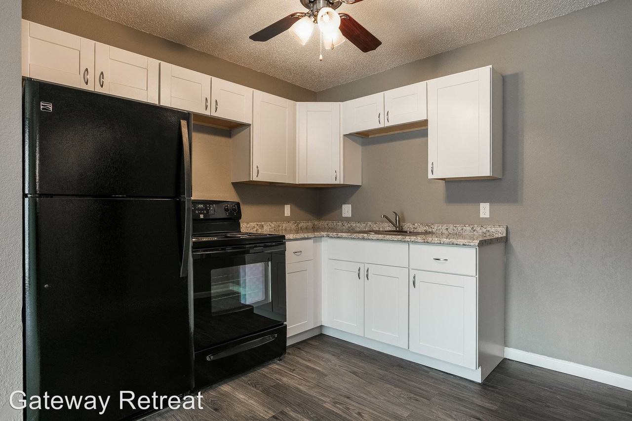 15400 Bellaire Ave - Photo 2 of 5