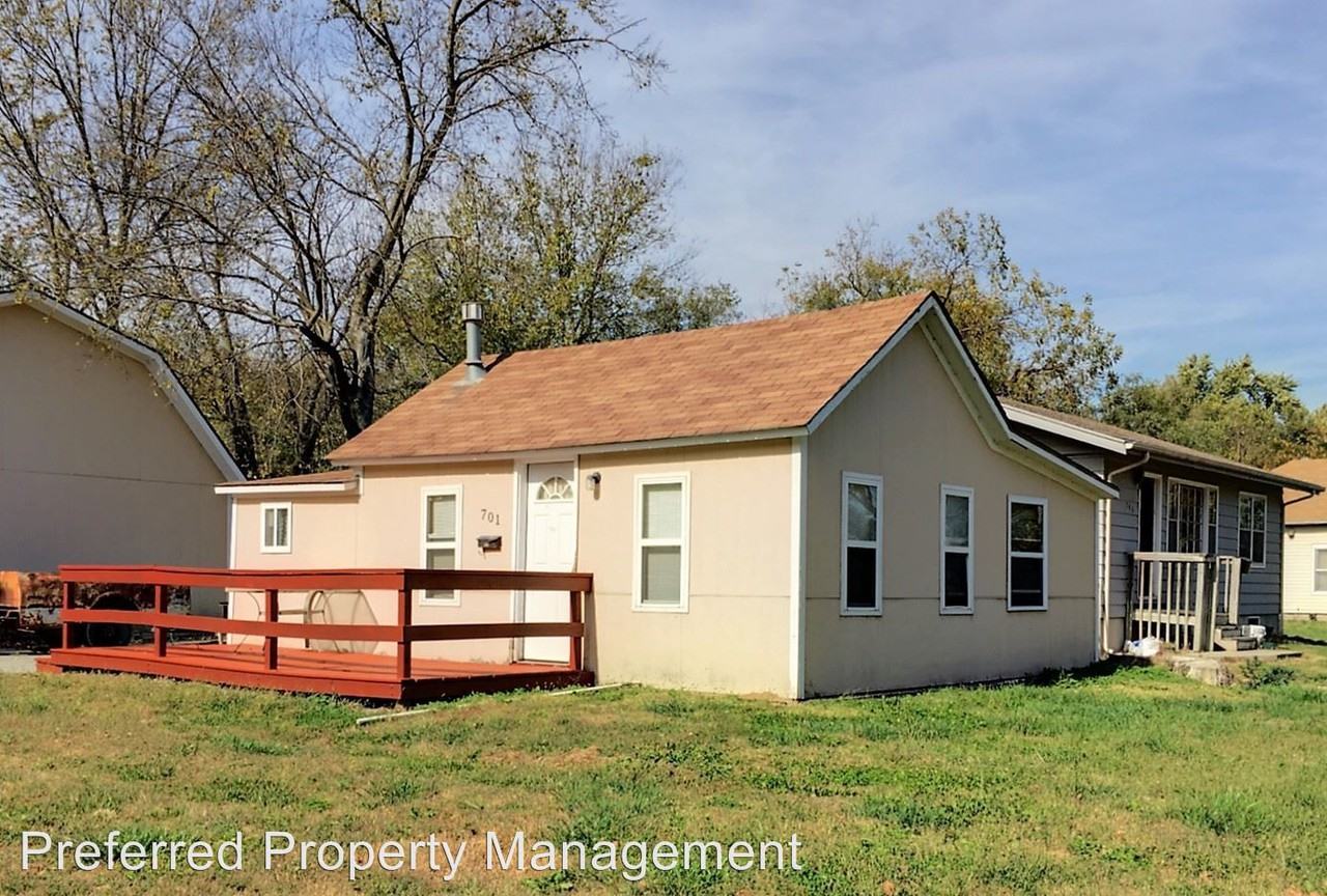 701 Locust St - Photo 2 of 10