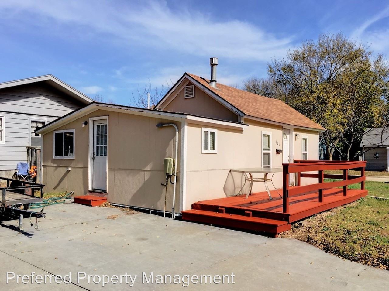 701 Locust St - Photo 3 of 10