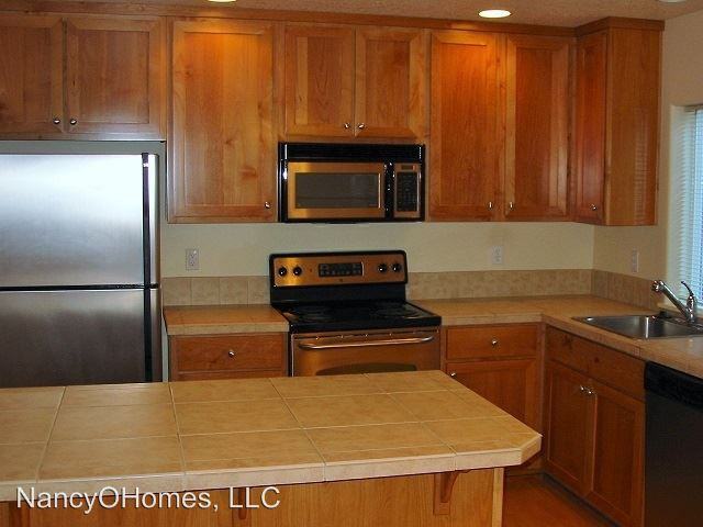 2717 Rossiter Ln - Photo 3 of 16