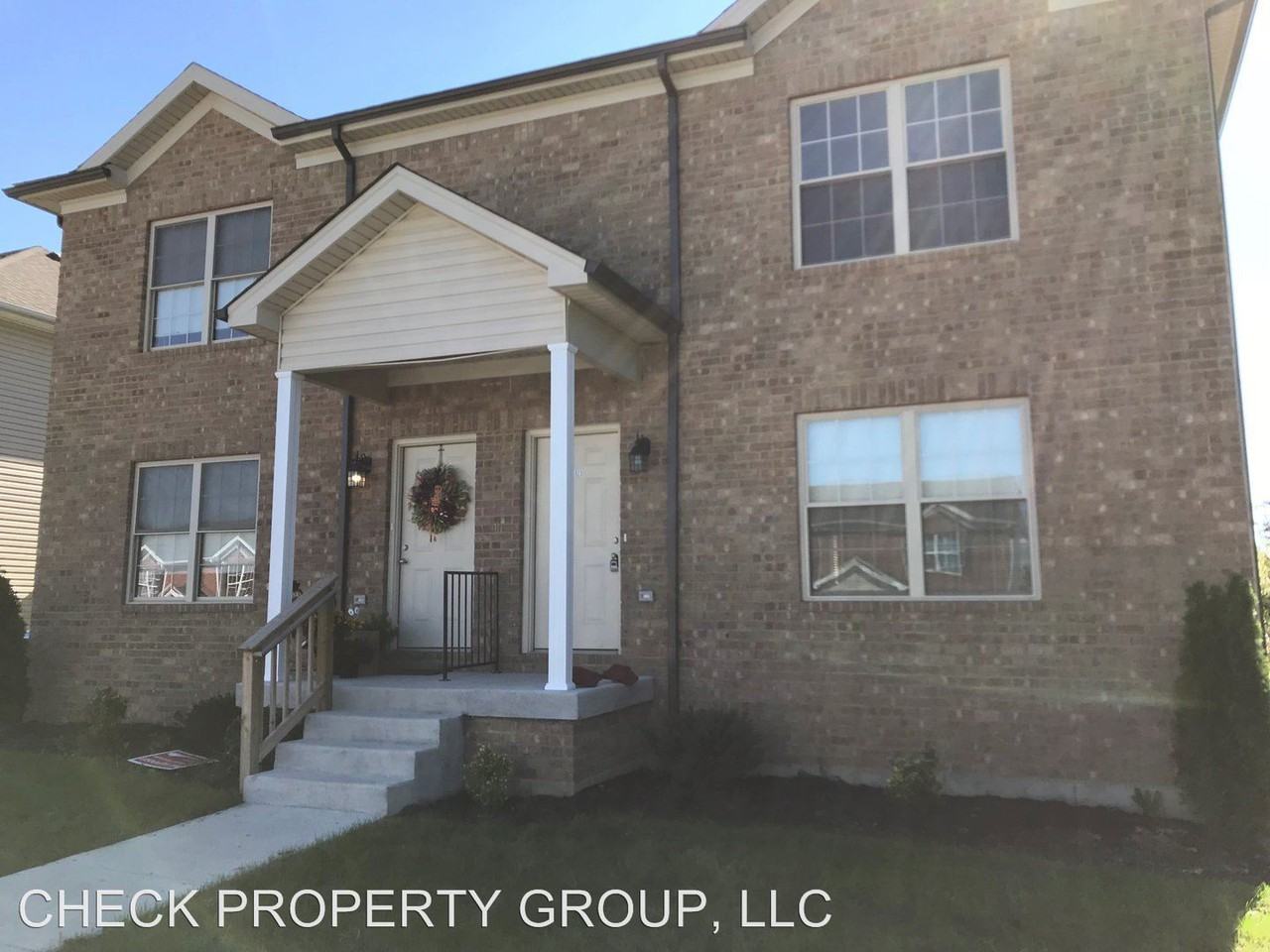 1021-1023 Amanda Drive Duplex - Photo 3 of 13