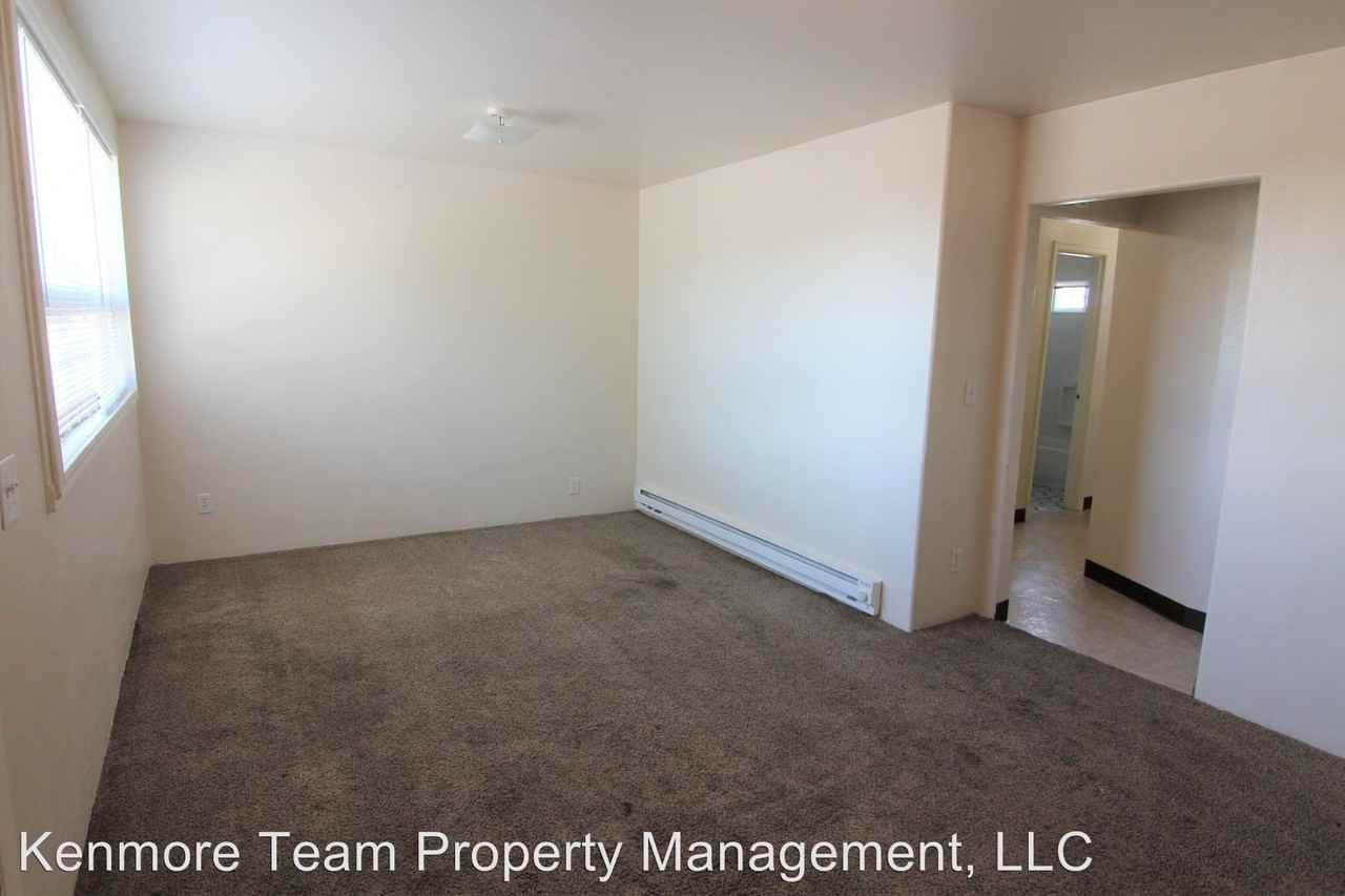 736 S Elm Ave - Photo 2 of 5