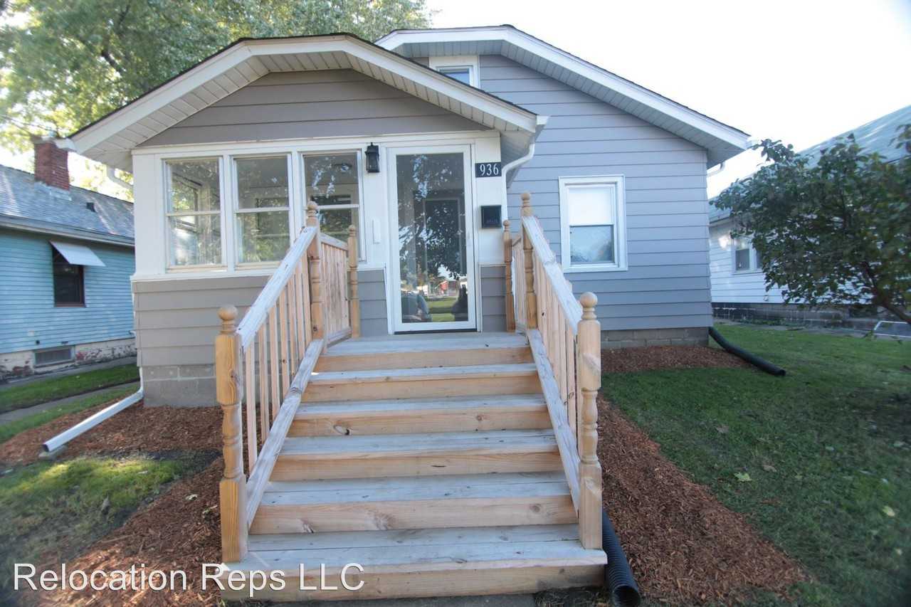 936 42nd Ave - Photo 2 of 20