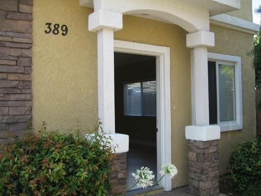 389 Moss St - Photo 2 of 16