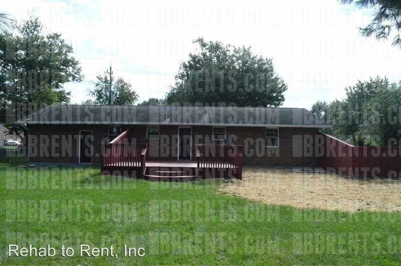 306 Sycamore Rd - Photo 3 of 13