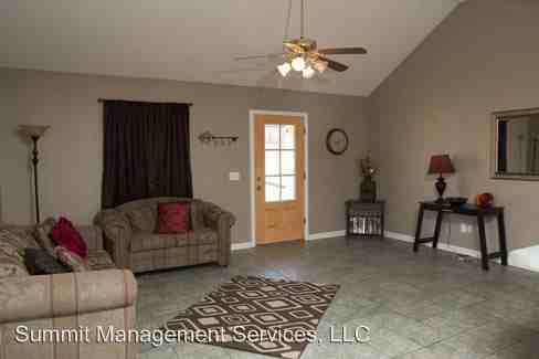 112 Creekwood Drive - Photo 3 of 6