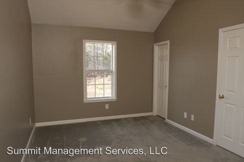 305 Creekwood Drive - Photo 2 of 8