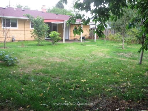 141 SE 194th Ave - Photo 2 of 12