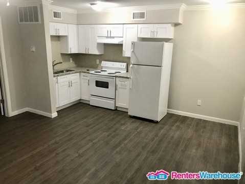 2449 Ft Worth St - Photo 3 of 9