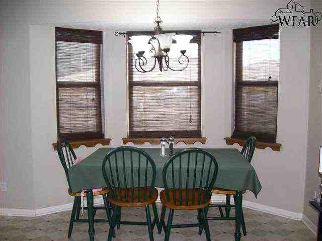 988 Victoria Dr - Photo 3 of 9