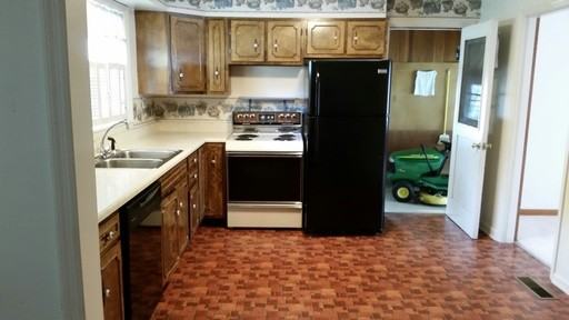 2005 Adams Ct - Photo 3 of 9