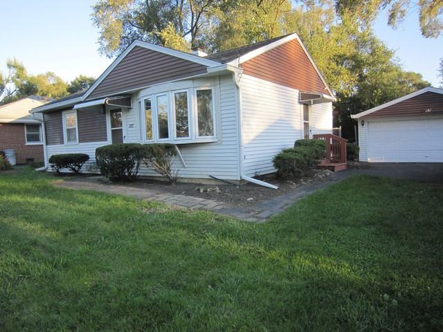 207 Oakwood Dr - Photo 2 of 14