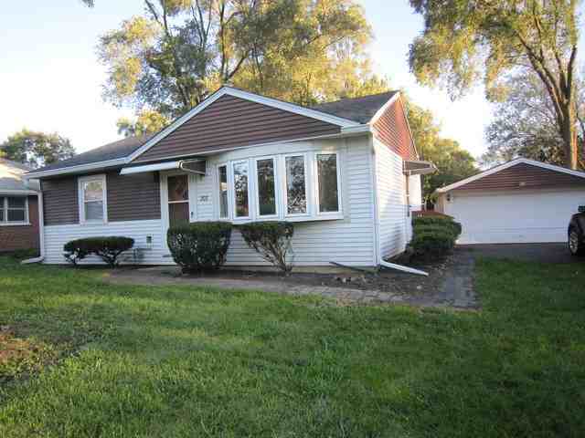 207 Oakwood Dr - Photo 3 of 14