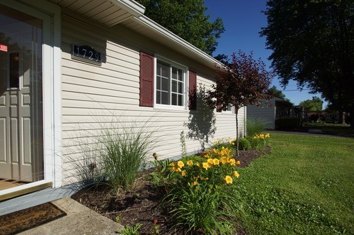 1729 Rawson Pl - Photo 2 of 22