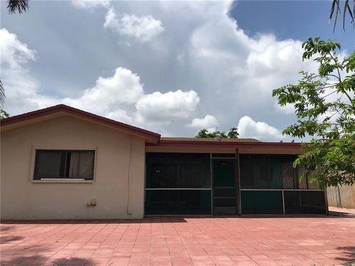 6824 NW 33rd Terrace - Photo 3 of 8