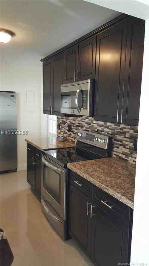 7704 NW 74th Terrace - Photo 3 of 8
