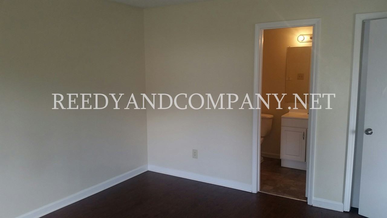 1487 Sunset St - Photo 3 of 11