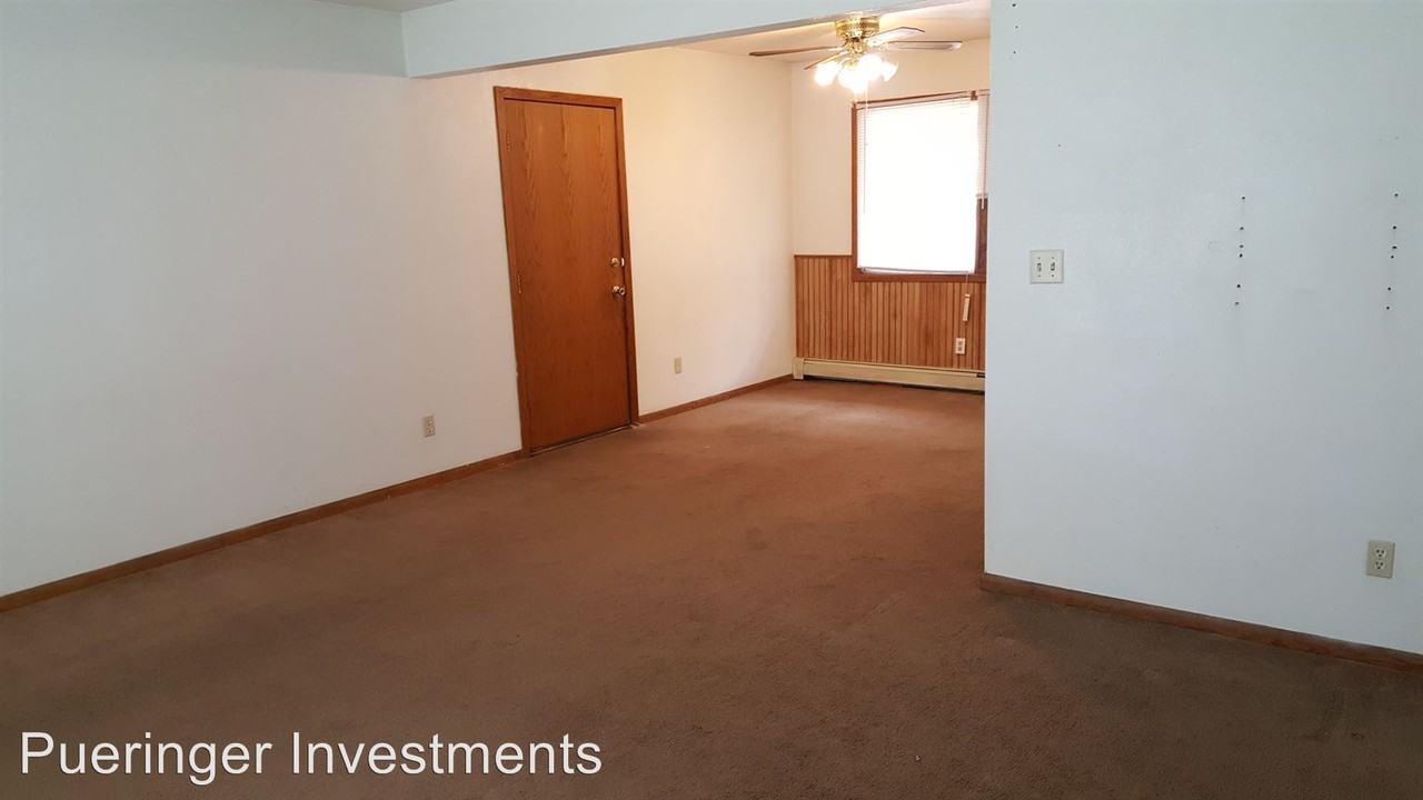 1041 Division St - Photo 2 of 5