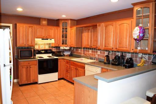 2070 S Akin Dr - Photo 2 of 12