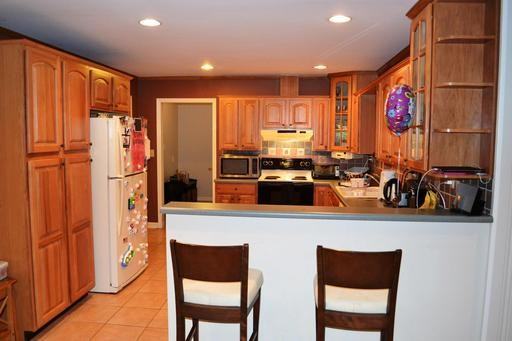 2070 S Akin Dr - Photo 3 of 12