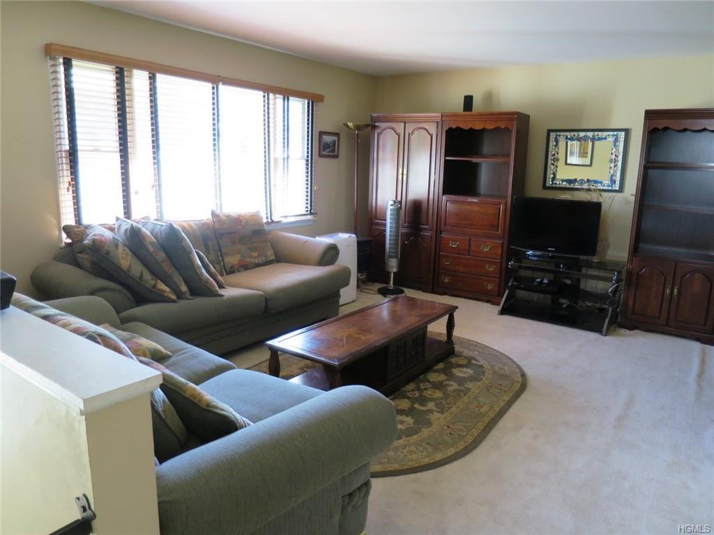 3191 Poplar St - Photo 3 of 23