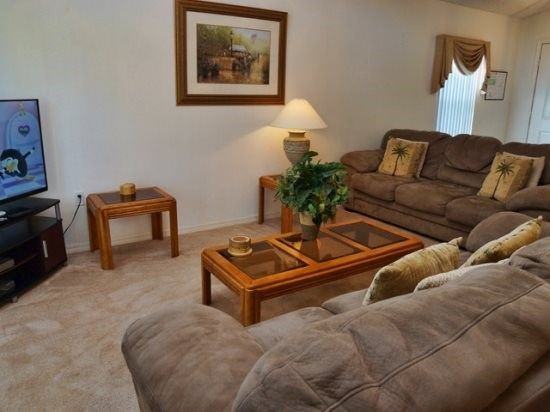 112 Tivoli Cir - Photo 2 of 10