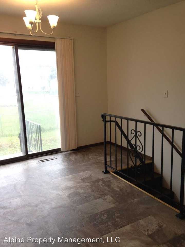 700 W Bailey St - Photo 3 of 10