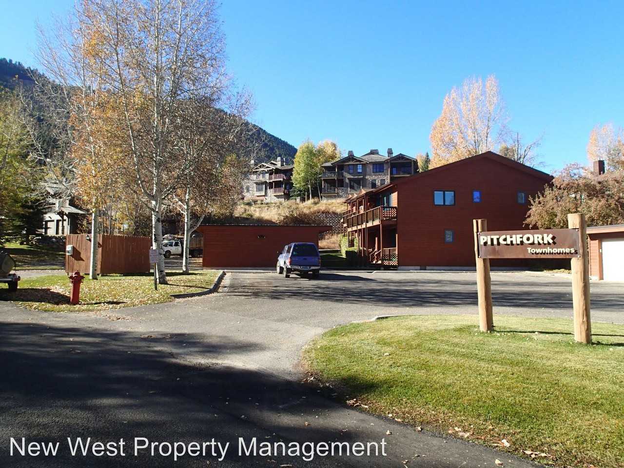 523 Clark St - Photo 2 of 18