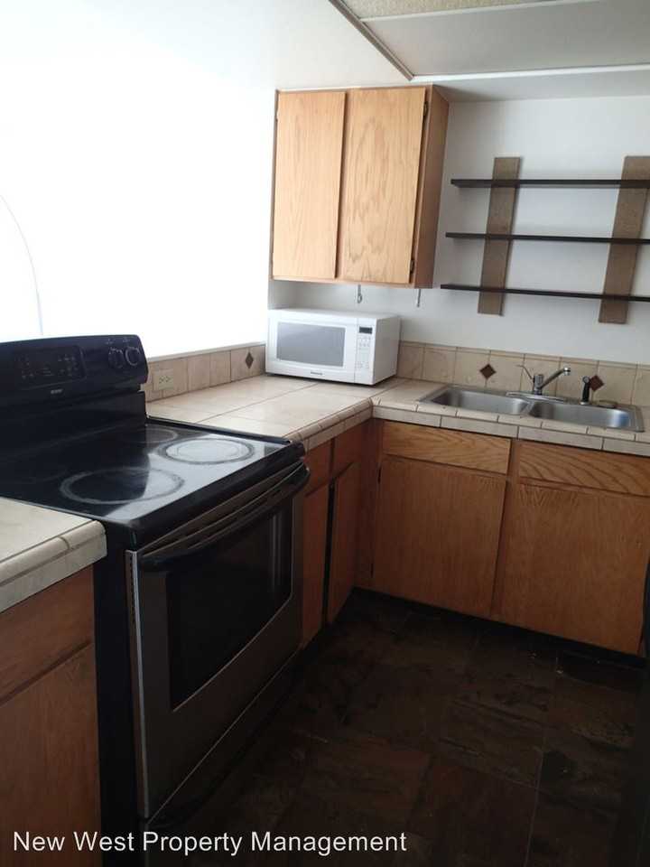 523 Clark St - Photo 3 of 18