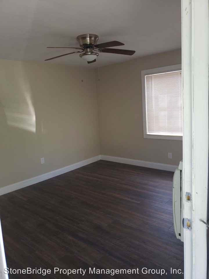 2215 Everett St - Photo 2 of 10