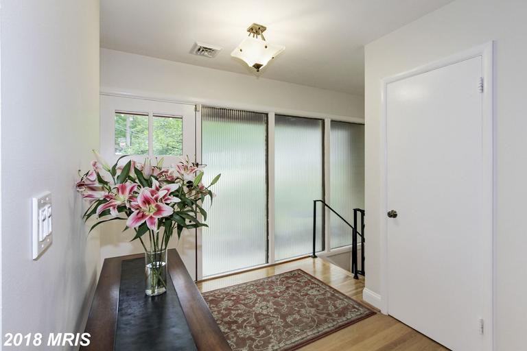 1 Buttonwood Ln - Photo 2 of 30