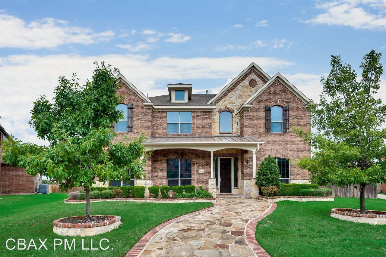 7925 Aspermont Dr - Photo 2 of 36