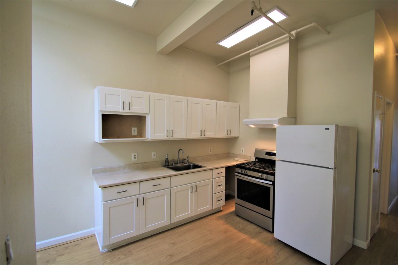 631 4th Street - Photo 3 of 6