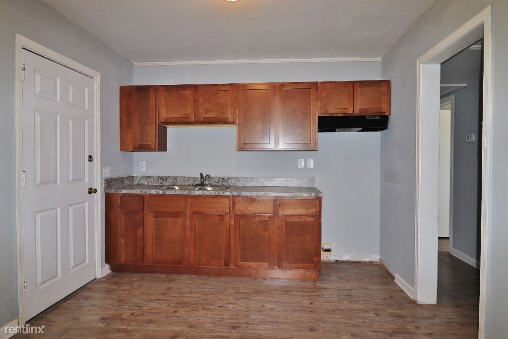 2802 Justina Rd - Photo 3 of 11