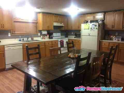 416 Wallace St N - Photo 2 of 10