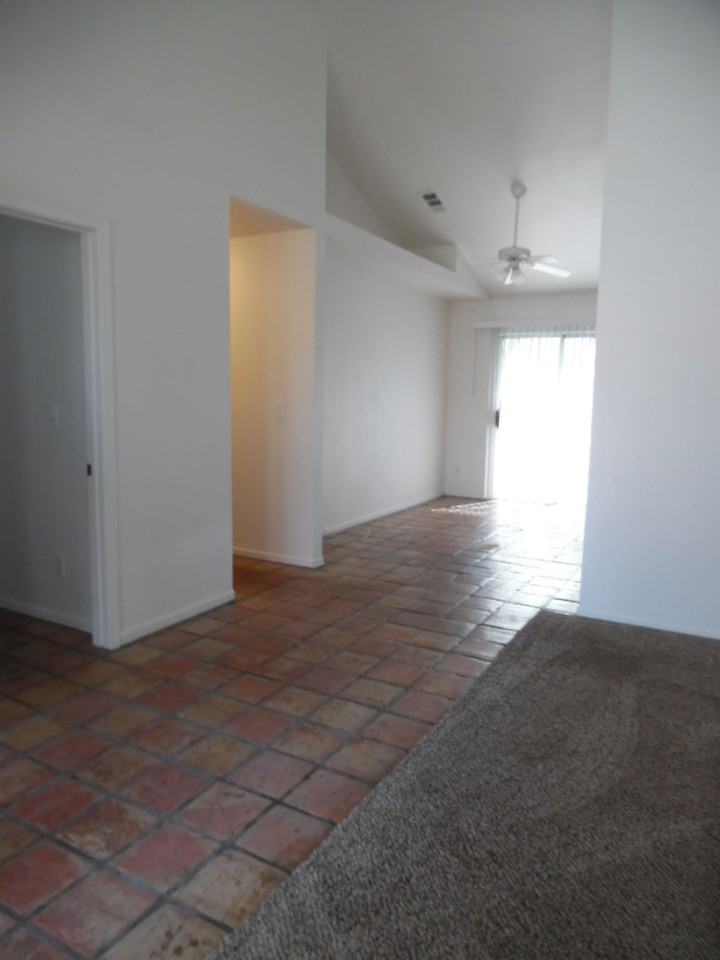 1320 Freemark Ct - Photo 3 of 6