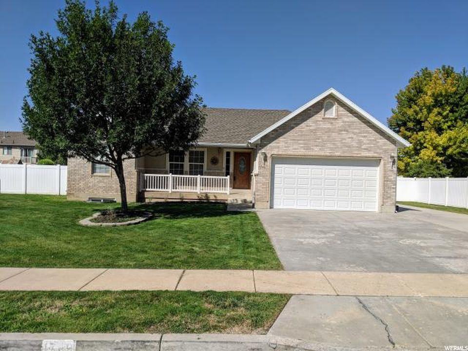 1749 N 225 W - Photo 2 of 35