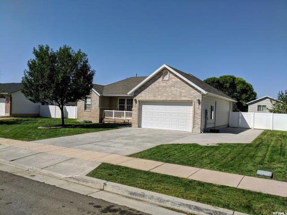 1749 N 225 W - Photo 3 of 35