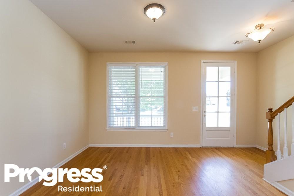 209 Founders Ct - Photo 2 of 15