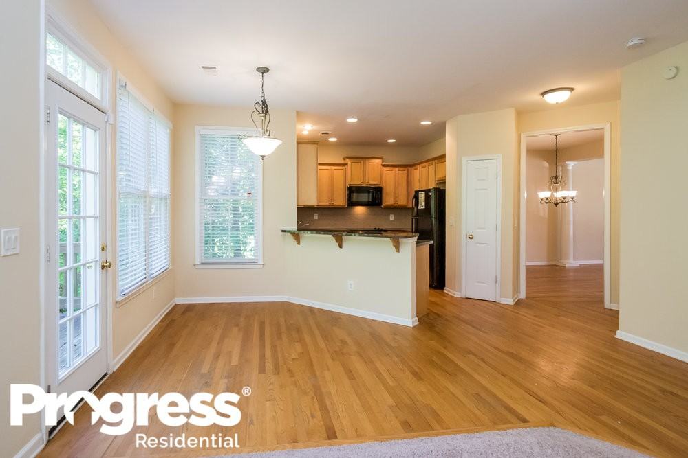 209 Founders Ct - Photo 3 of 15