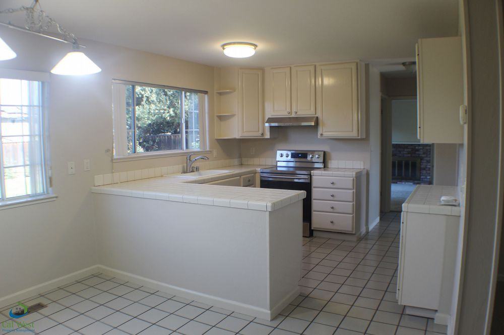 1347 Bryan Ave - Photo 2 of 13