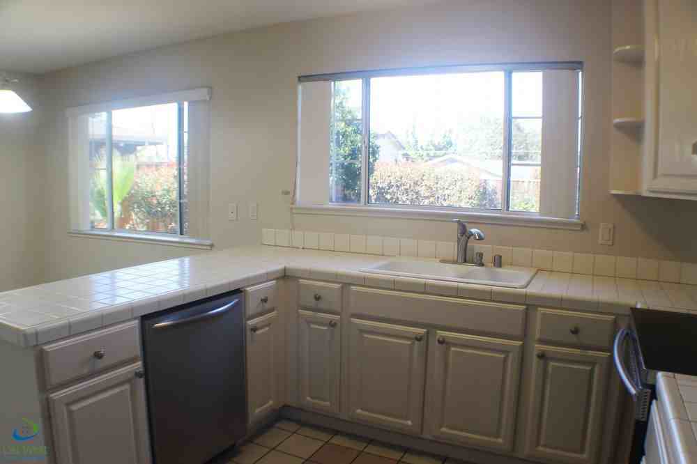 1347 Bryan Ave - Photo 3 of 13