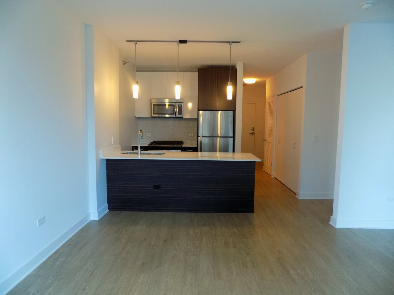 E Lake St & Michigan Ave #912