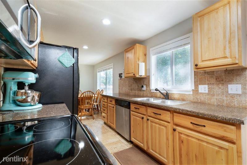 342 N 700 E - Photo 3 of 8