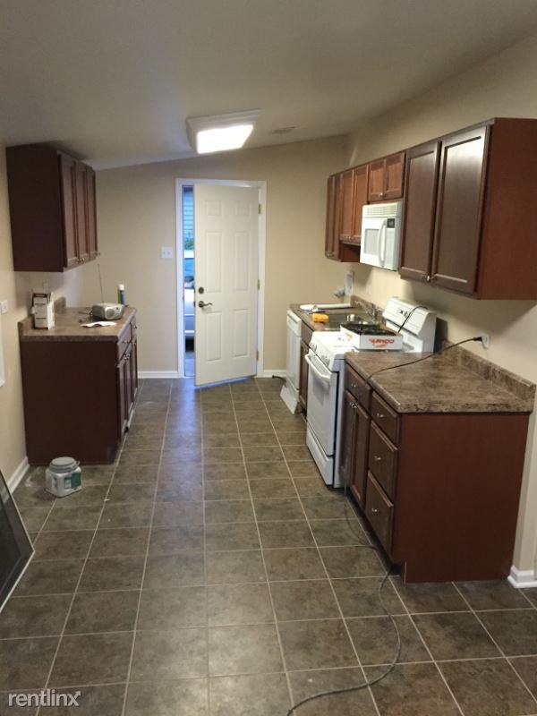 1429 Meadow Ln - Photo 3 of 11