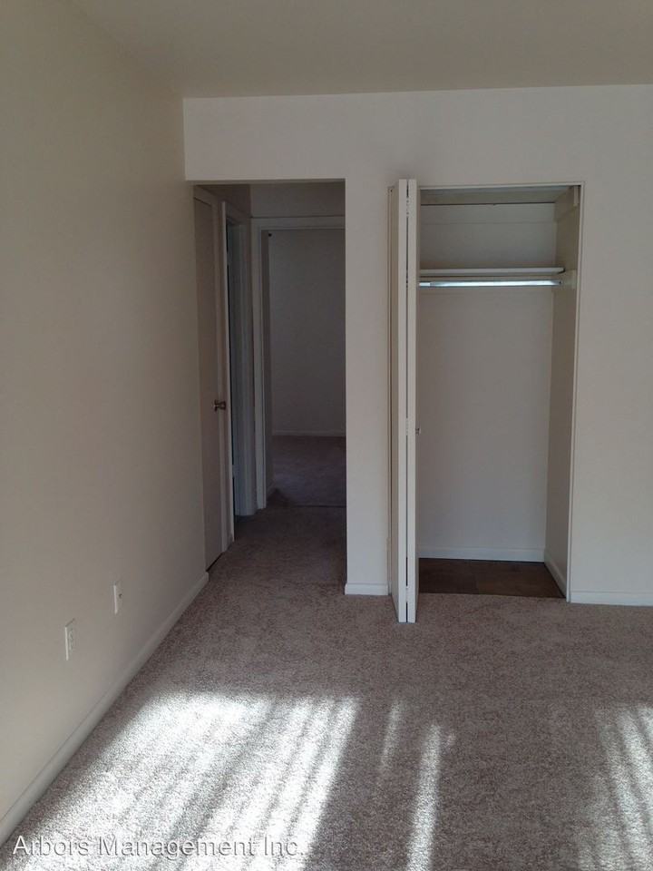 Olympia Park Plaza - Photo 3 of 10