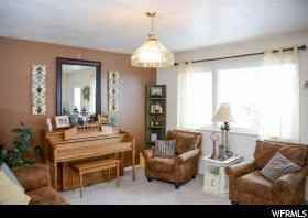 715 Foxridge Dr - Photo 2 of 16