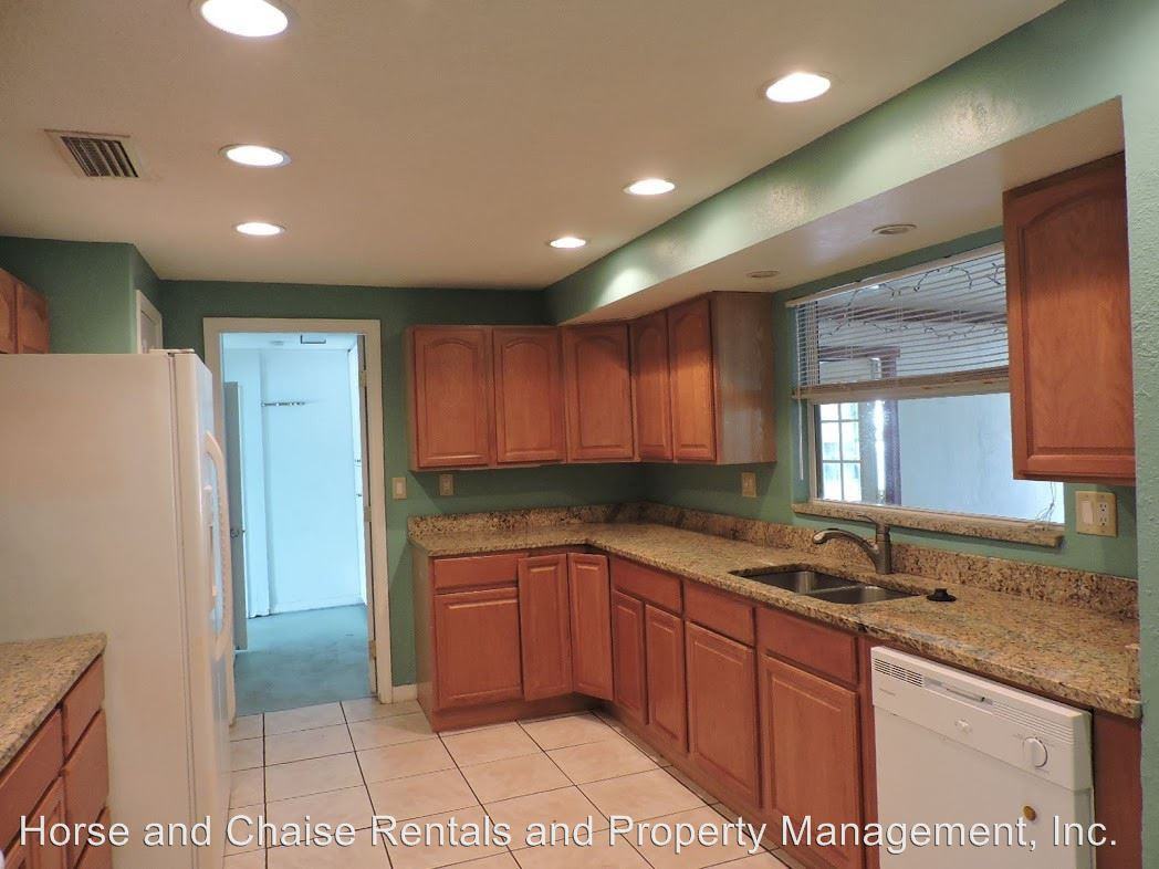 607 Country Club Way - Photo 3 of 11